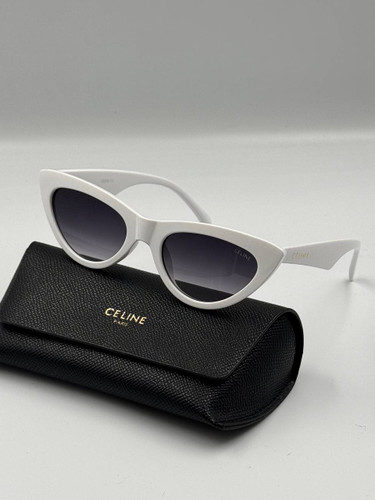 سلین گربه ای سفید